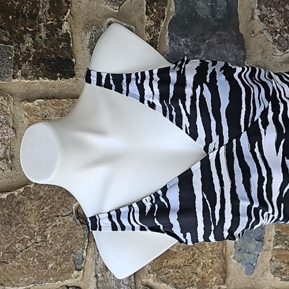 MAGICSUIT Tigre Sombre Sanibel One Piece Swimsuit Size US14 - Picture 4 of 14